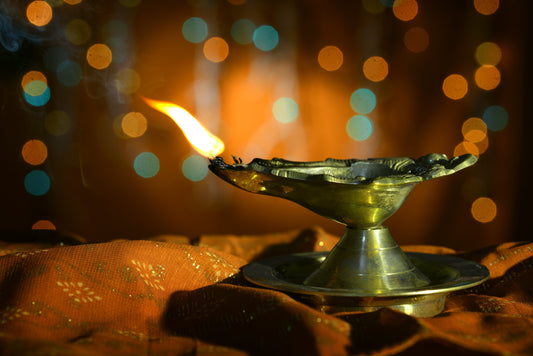 How to Use a Vilakku in Your Daily Ritual