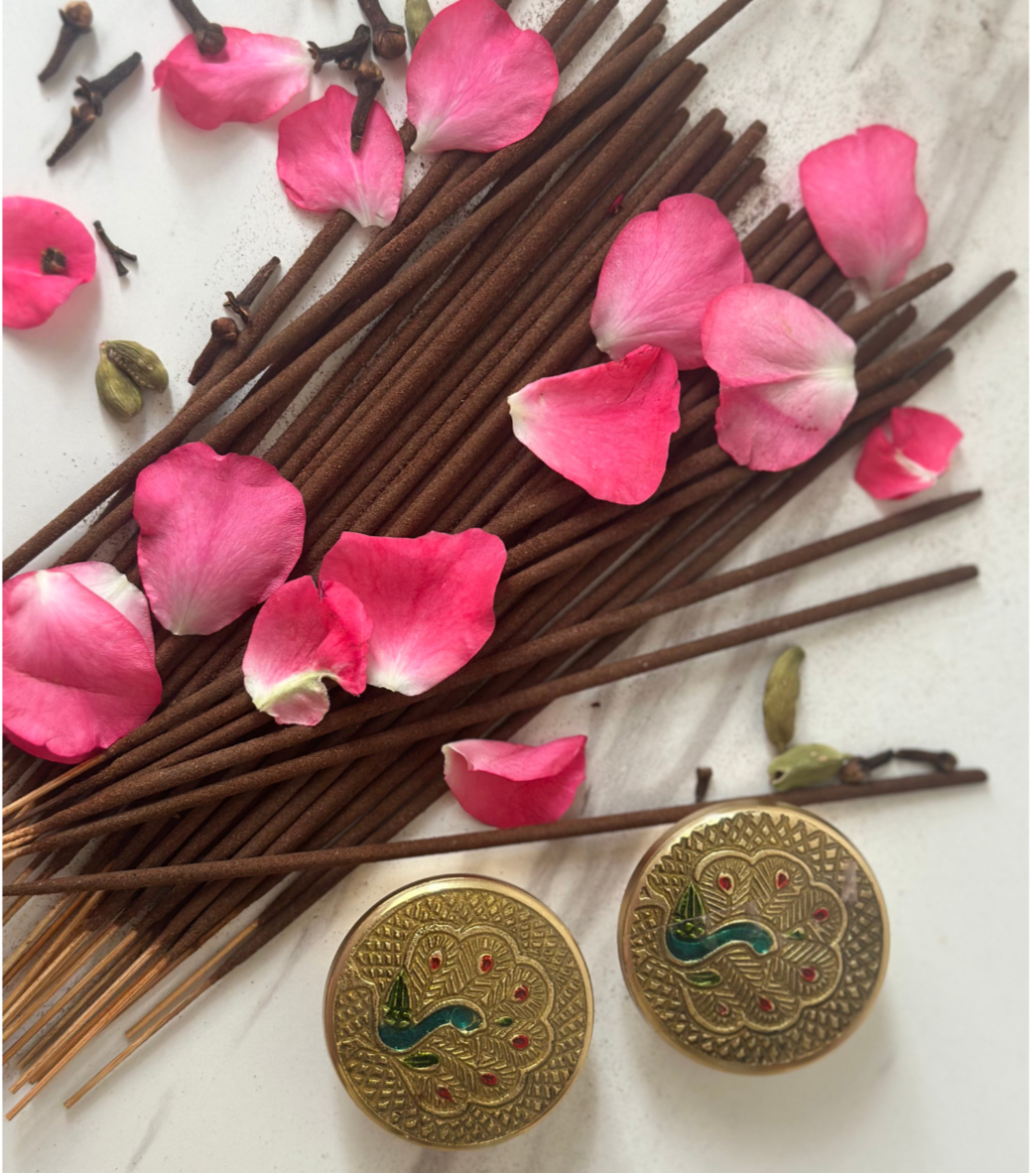 Hand-rolled incense stick