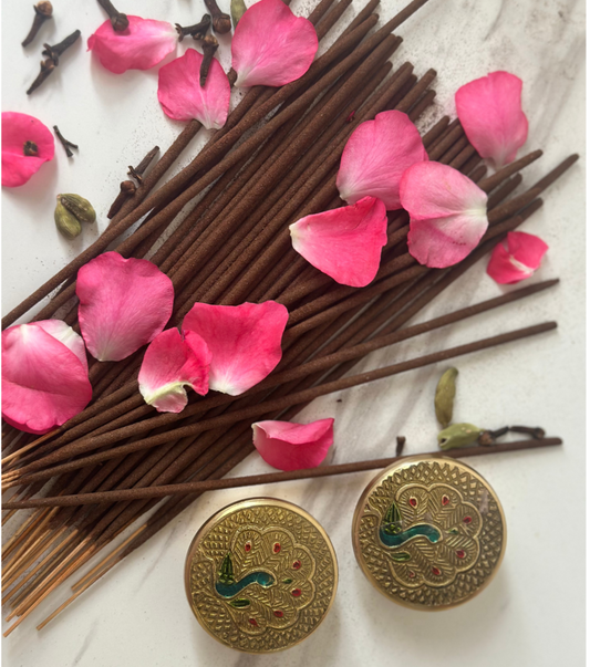 Hand-rolled incense stick